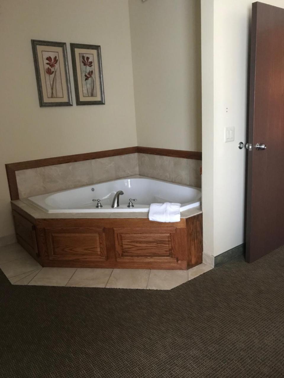 Winchester Randolph Inn And Suites מראה חיצוני תמונה